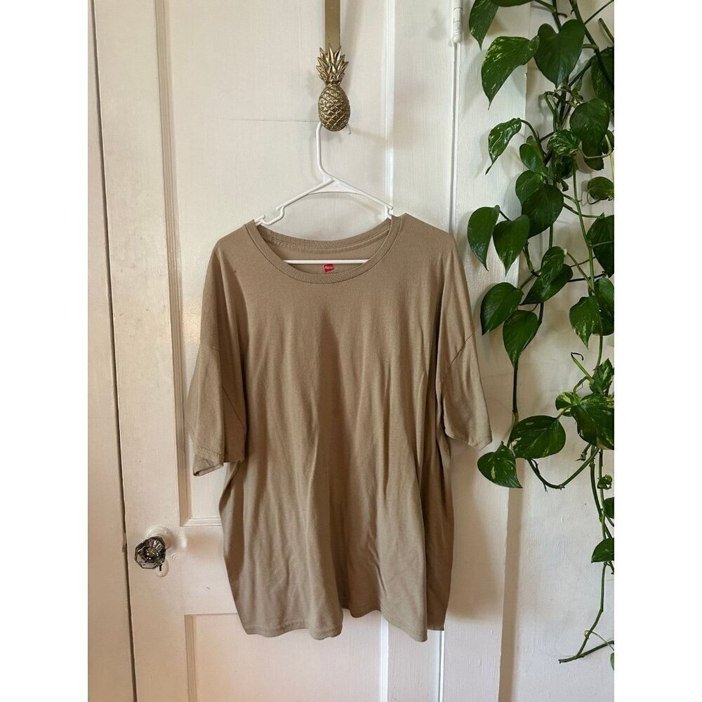 Hanes men’s size 2X – large tan T-shirt